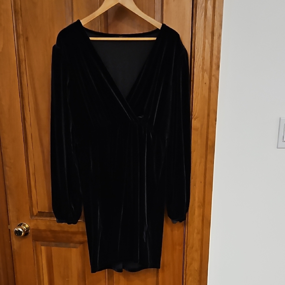 Elegant Black Velvet Dress